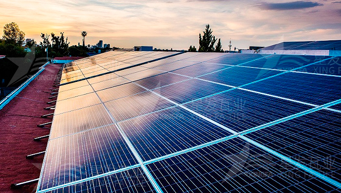 光伏屋面瓦自清潔性能強(qiáng)，防水功能優(yōu)異，簡(jiǎn)直是一舉多得！