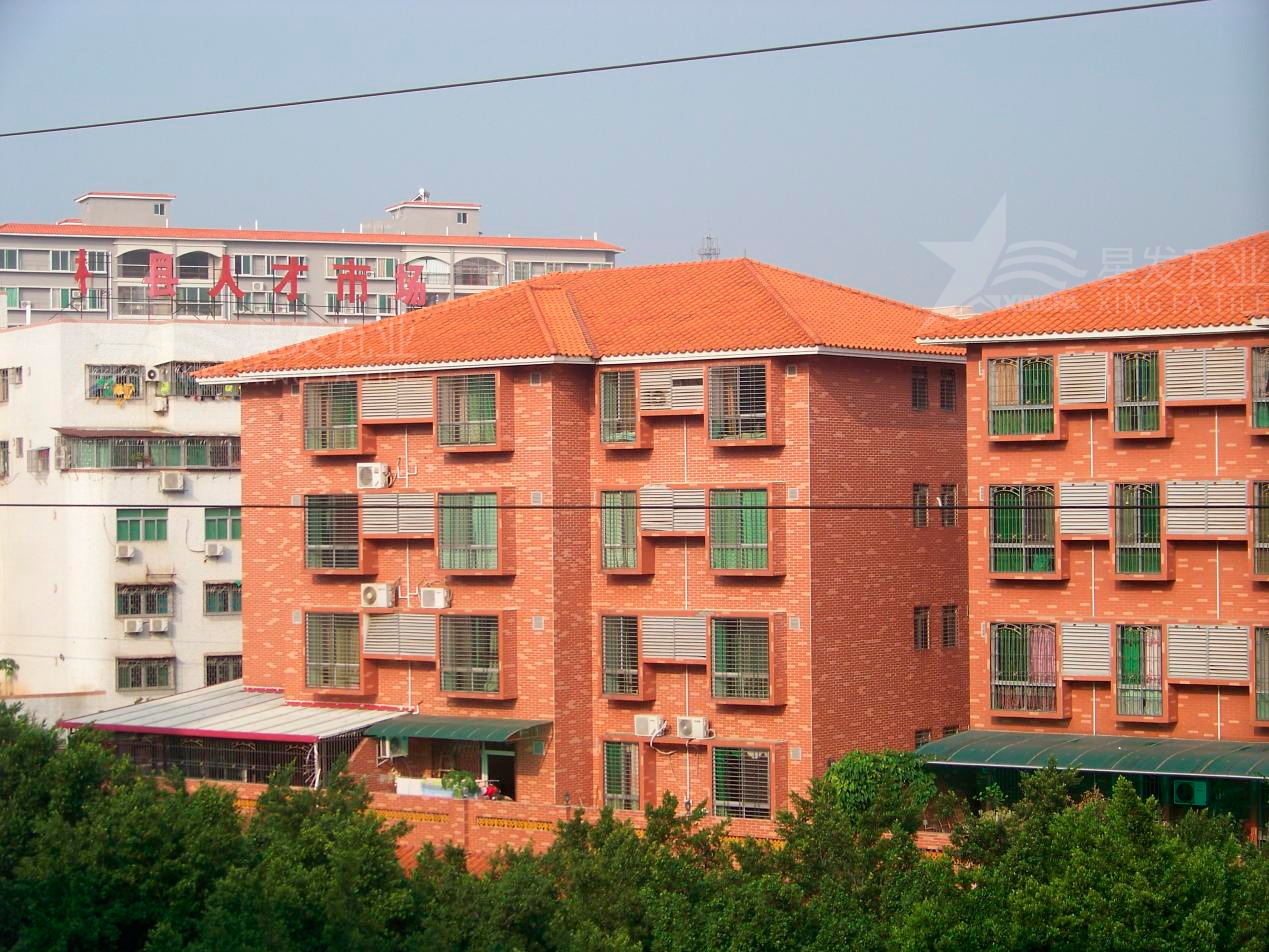 合成樹脂瓦要定期翻新維護(hù)嗎？逐漸取代彩鋼瓦，應(yīng)用越來越廣泛！