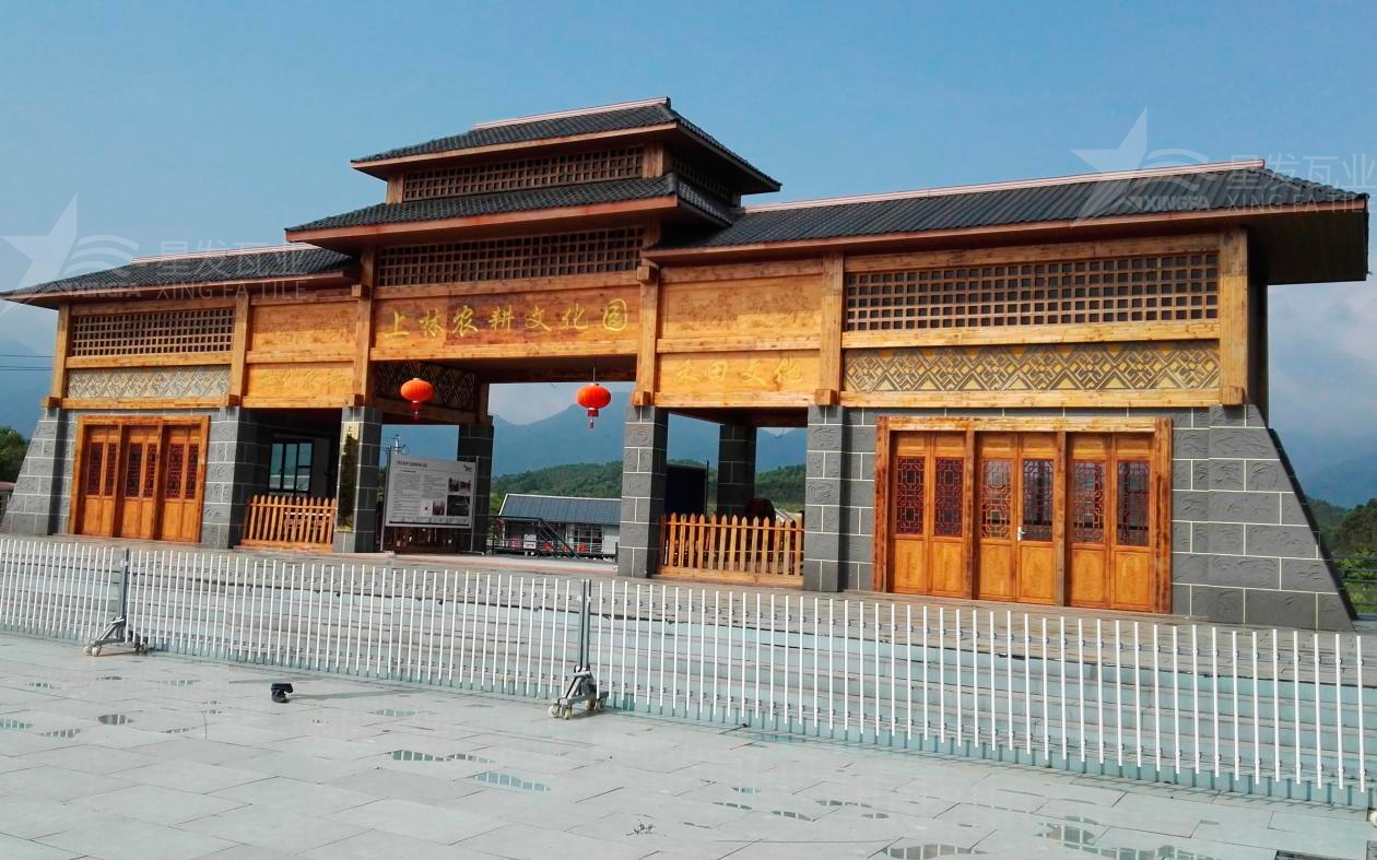 合成樹(shù)脂瓦為旅游景點(diǎn)增添了色彩與生機(jī)，集美觀與實(shí)用于一身！