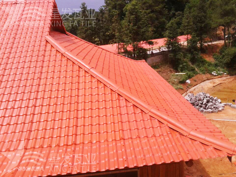 潮濕天氣不是問題！樹脂瓦輕松應(yīng)對挑戰(zhàn)！