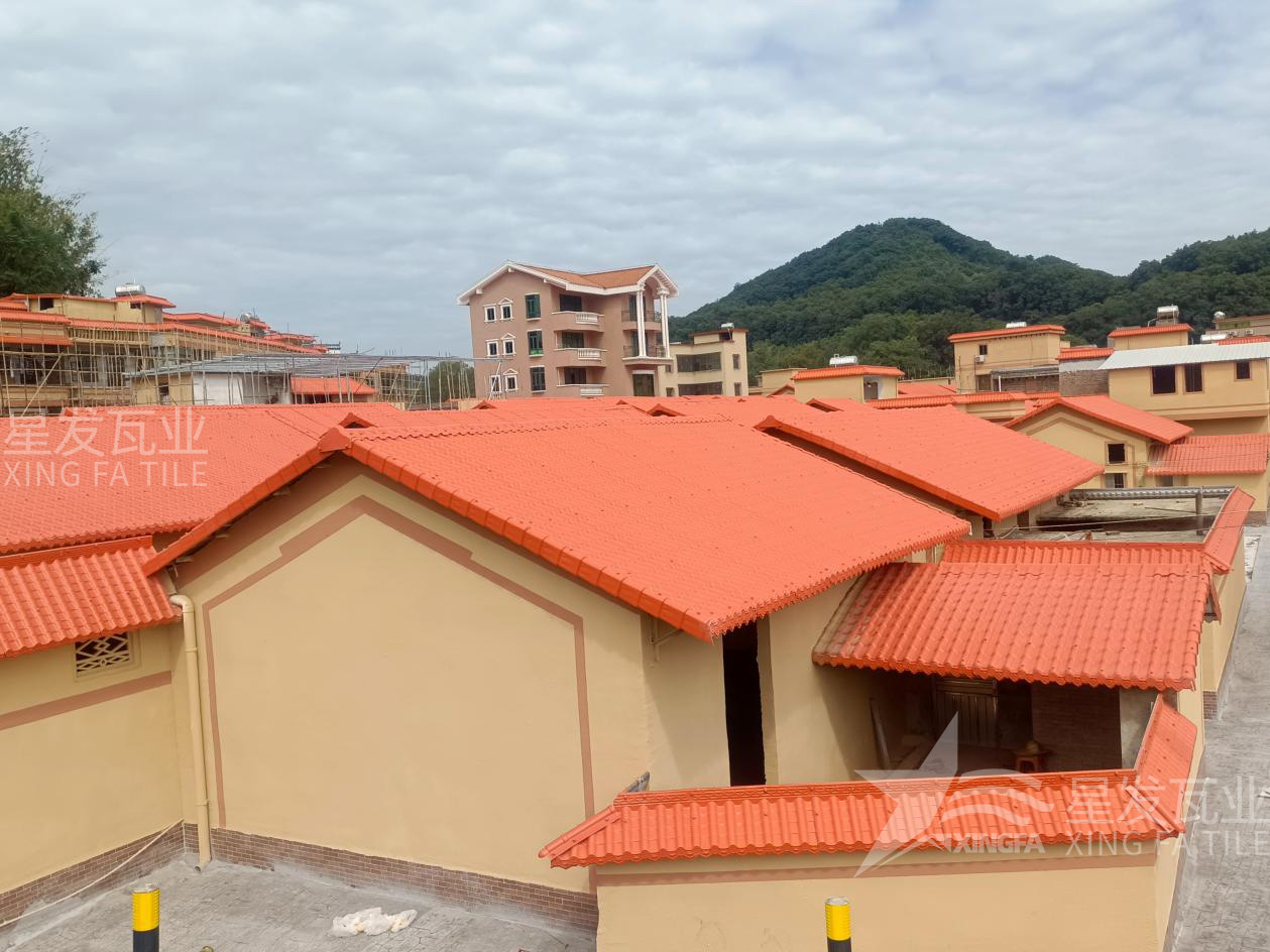 從傳統(tǒng)瓦片升級(jí)到合成樹脂瓦，讓農(nóng)村房屋煥發(fā)新生！